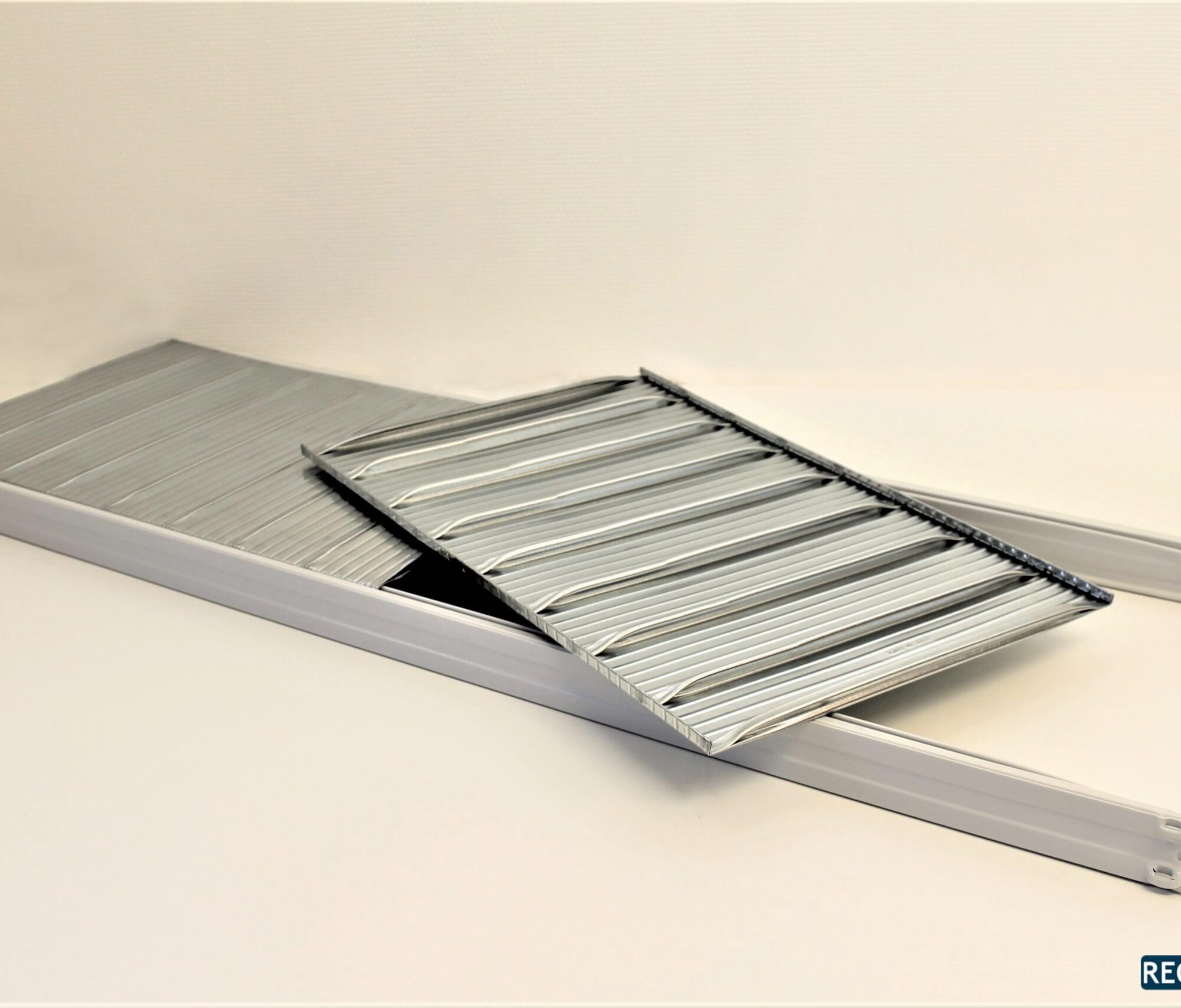 Supersnild hylde lys grå 1200x600mm