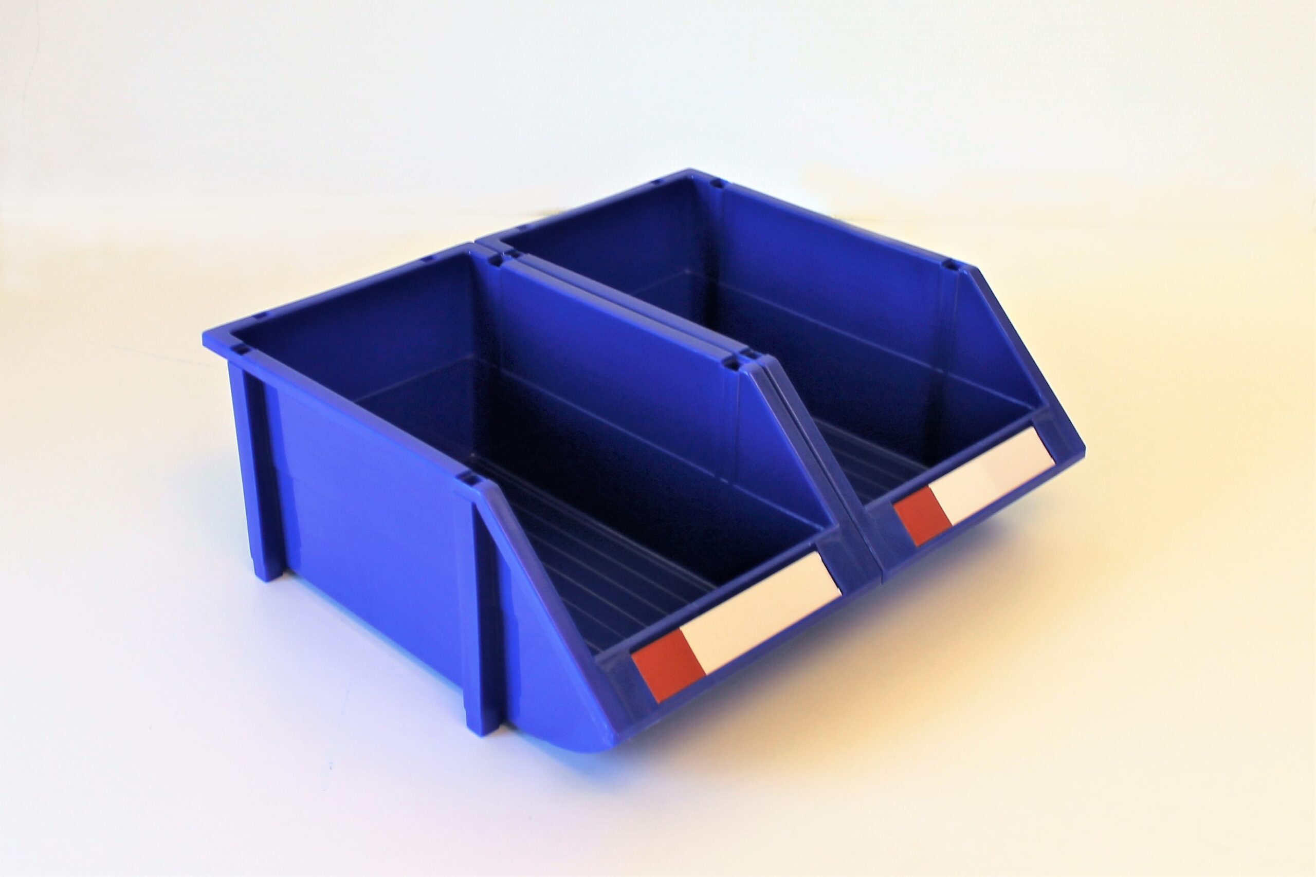 Blå plukkasser sat sammen