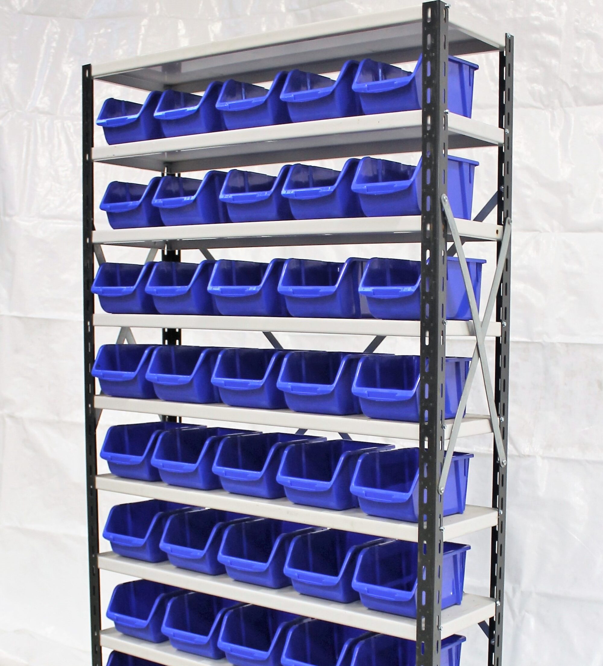 Lagerreol med kasser