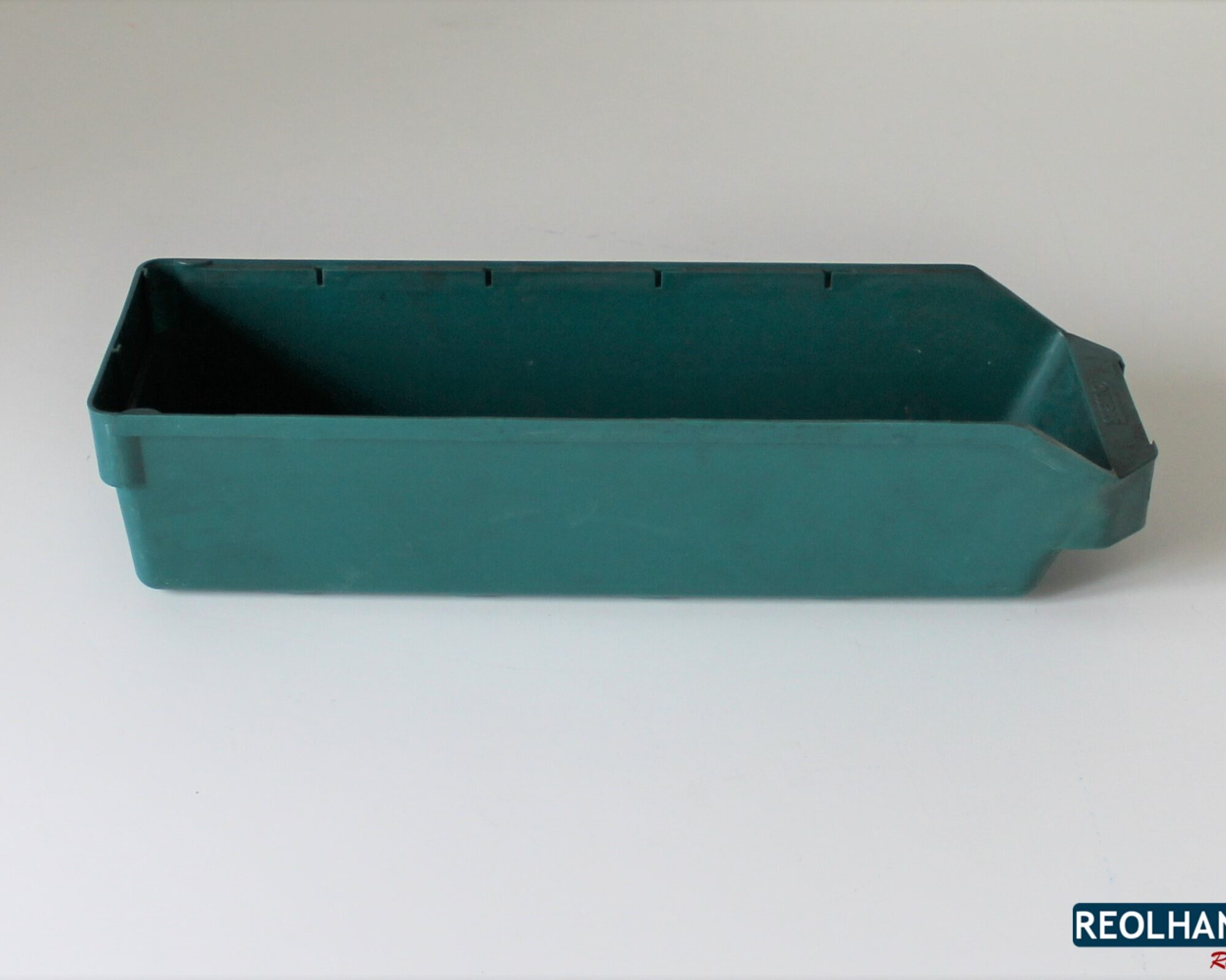 grøn plastkasse på 400x120x95mm