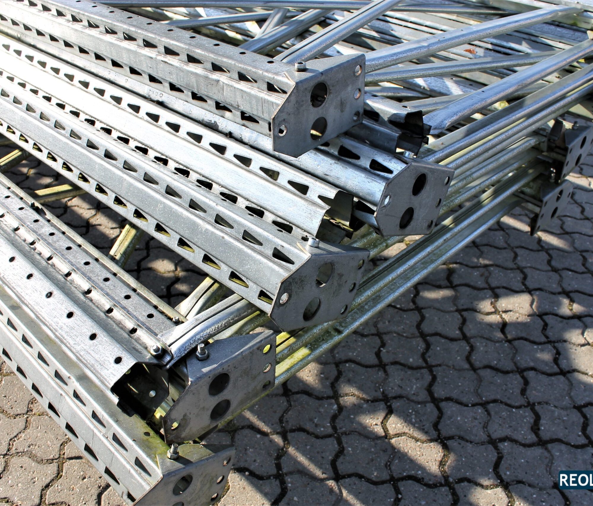 Reolstiger til Unibuild