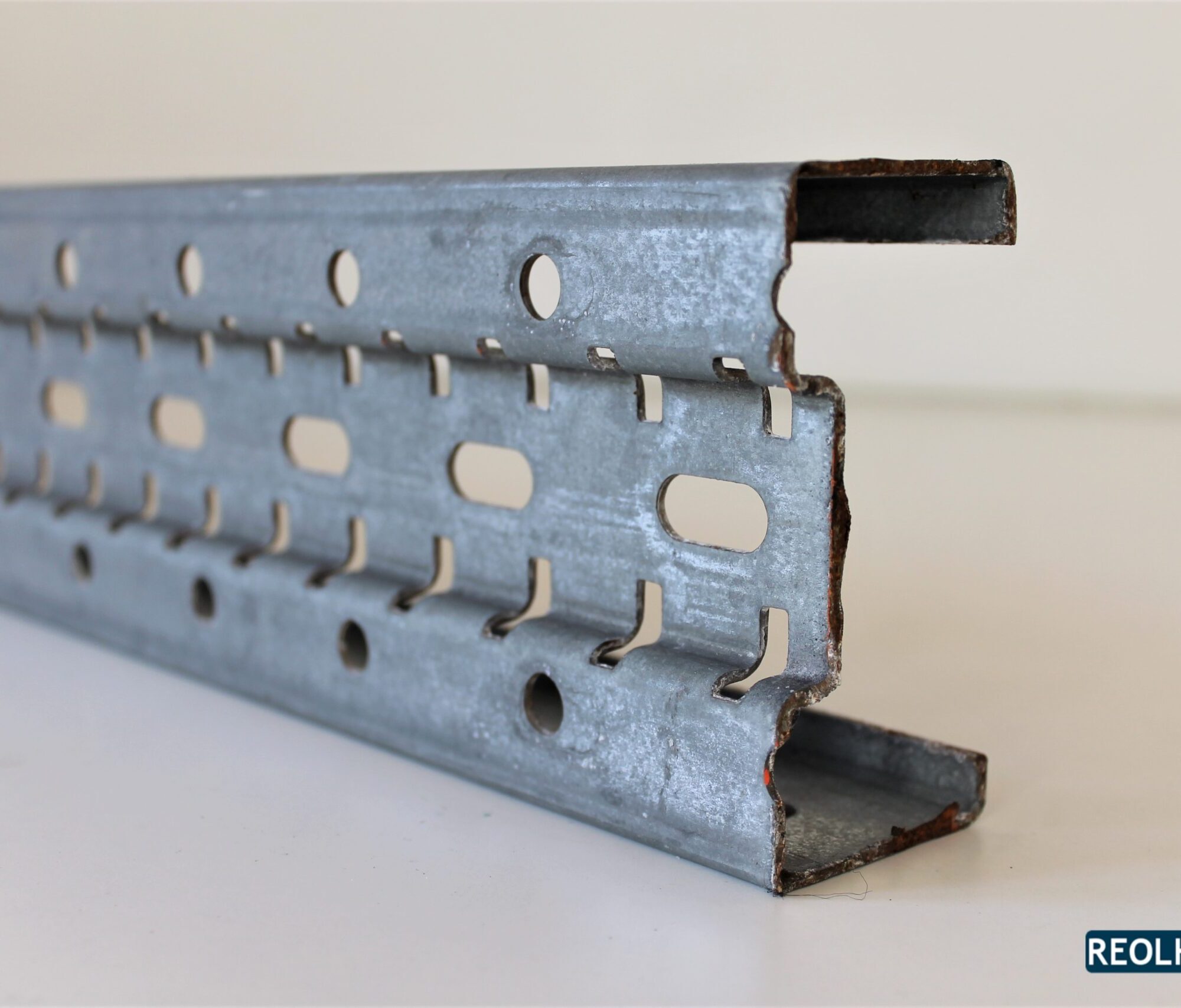 galvaniseret profil med huller