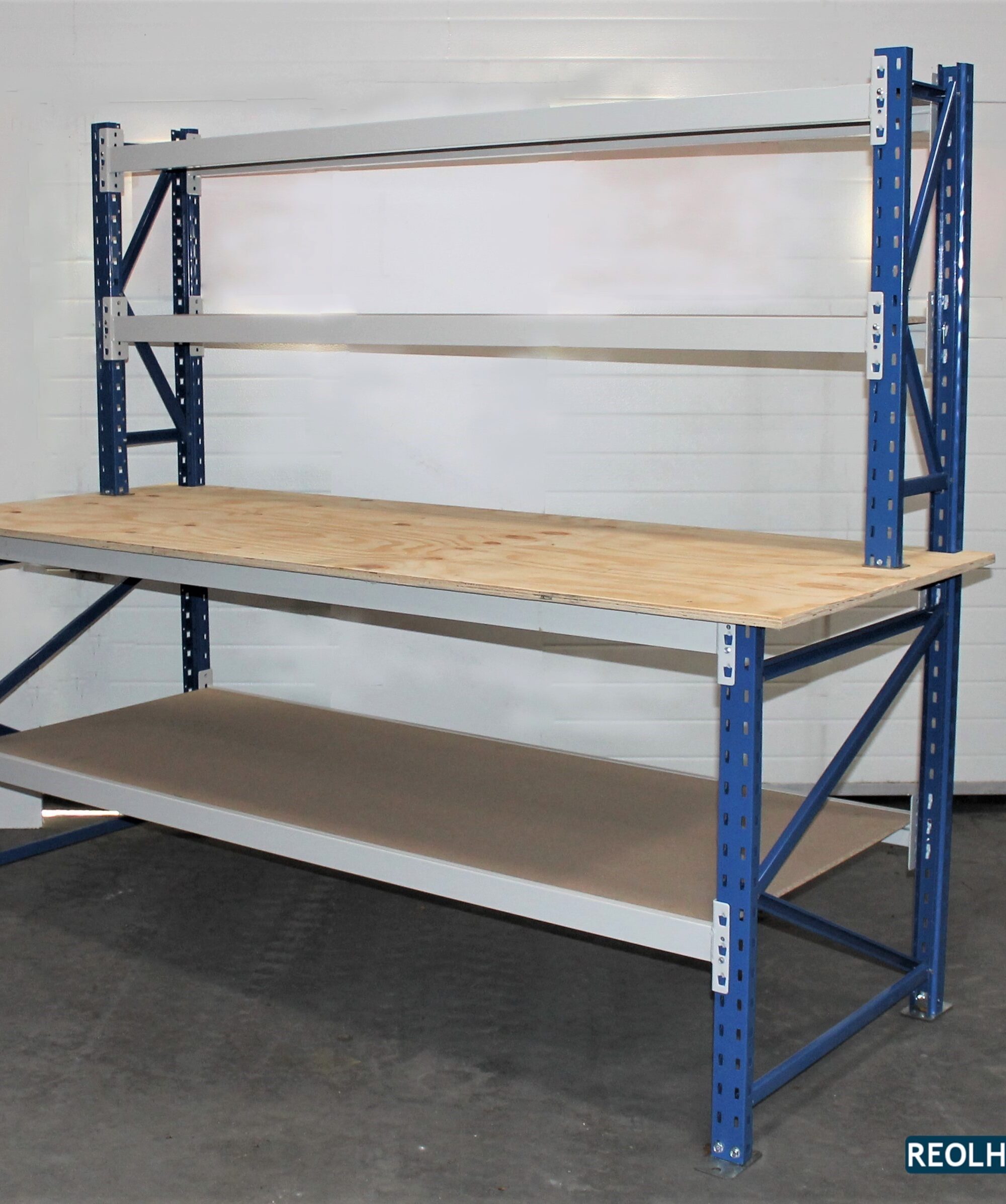 Arbejdsbord/reol med hylder