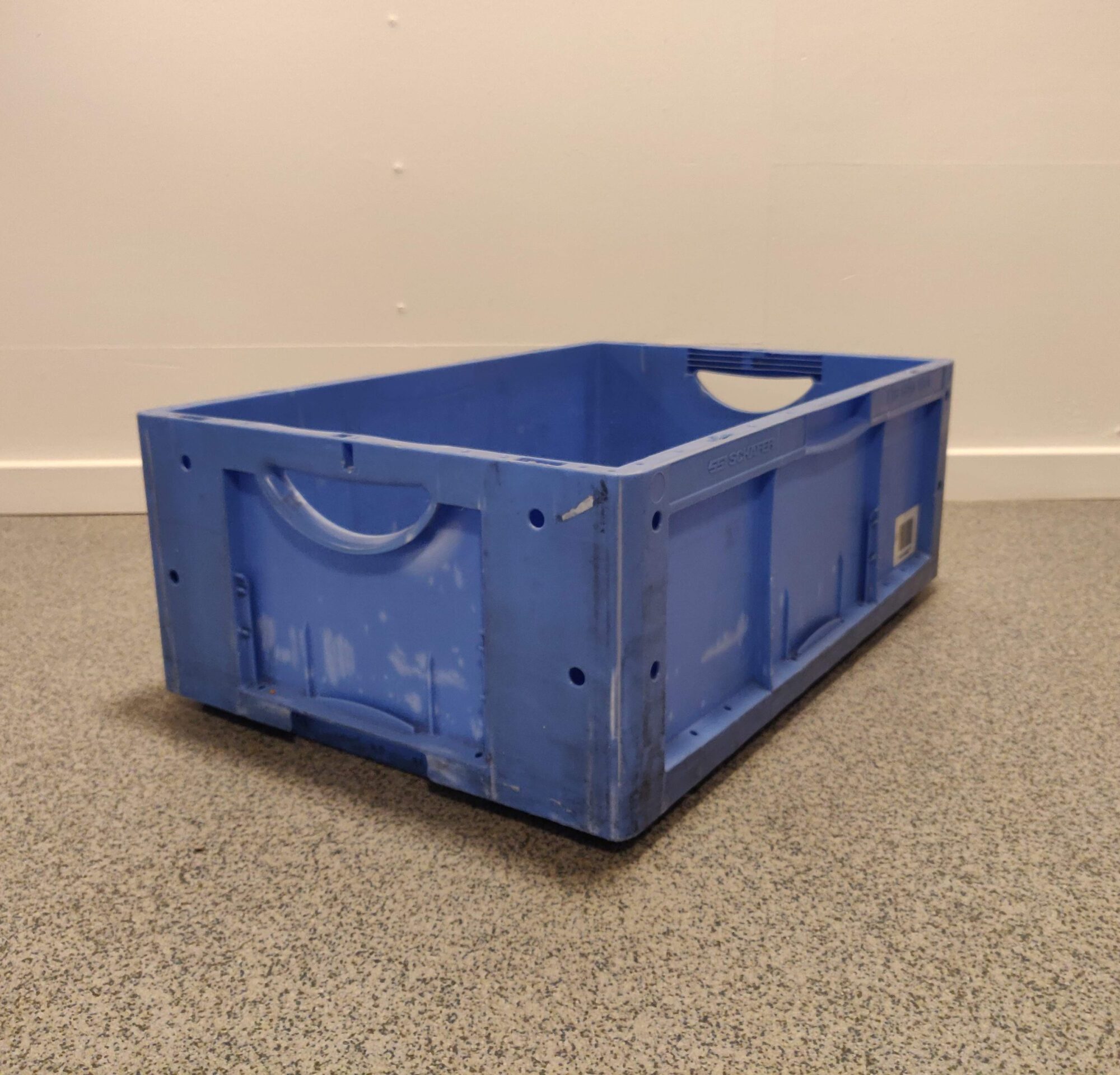 Blå plastkasse 590x395x220mm