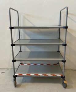 Brugt reol på hjul med 4 hylder - 150x103x56cm