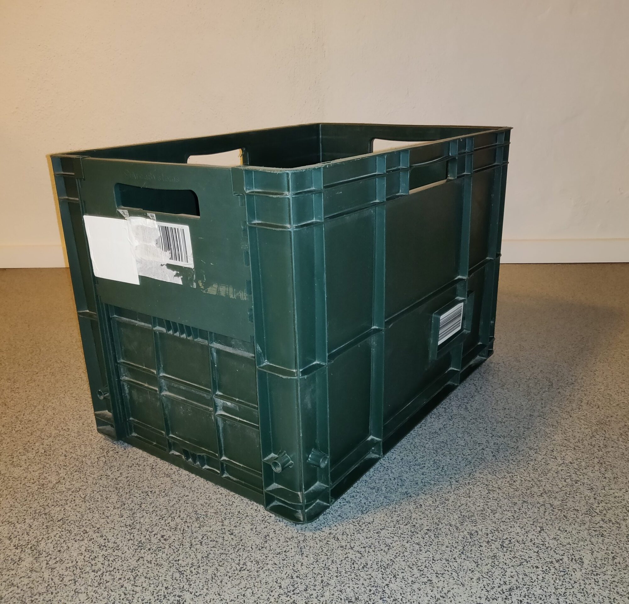 Mørkegrøn plastkasse