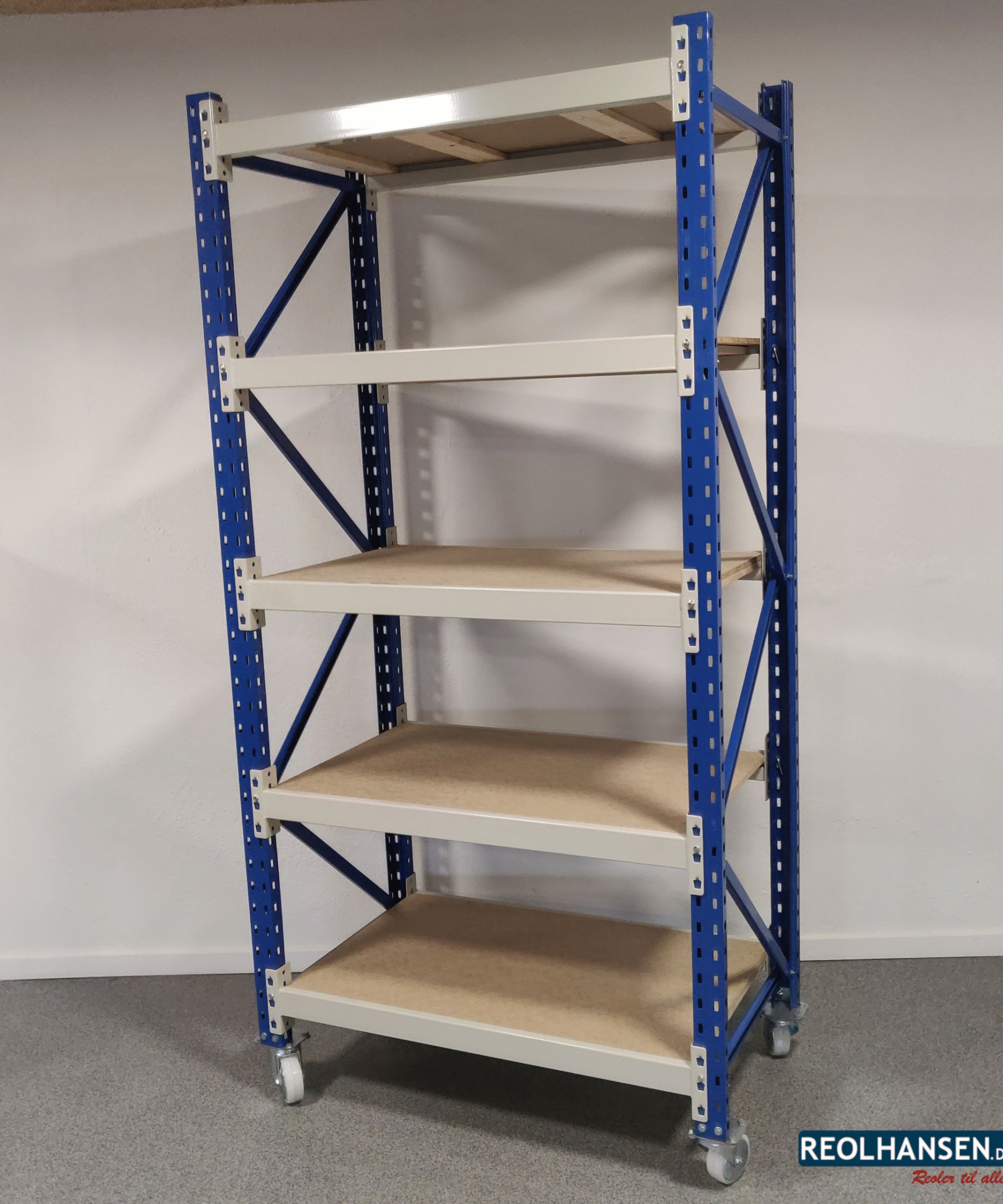 Letpallereol på hjul m. 5 spånplade hylder