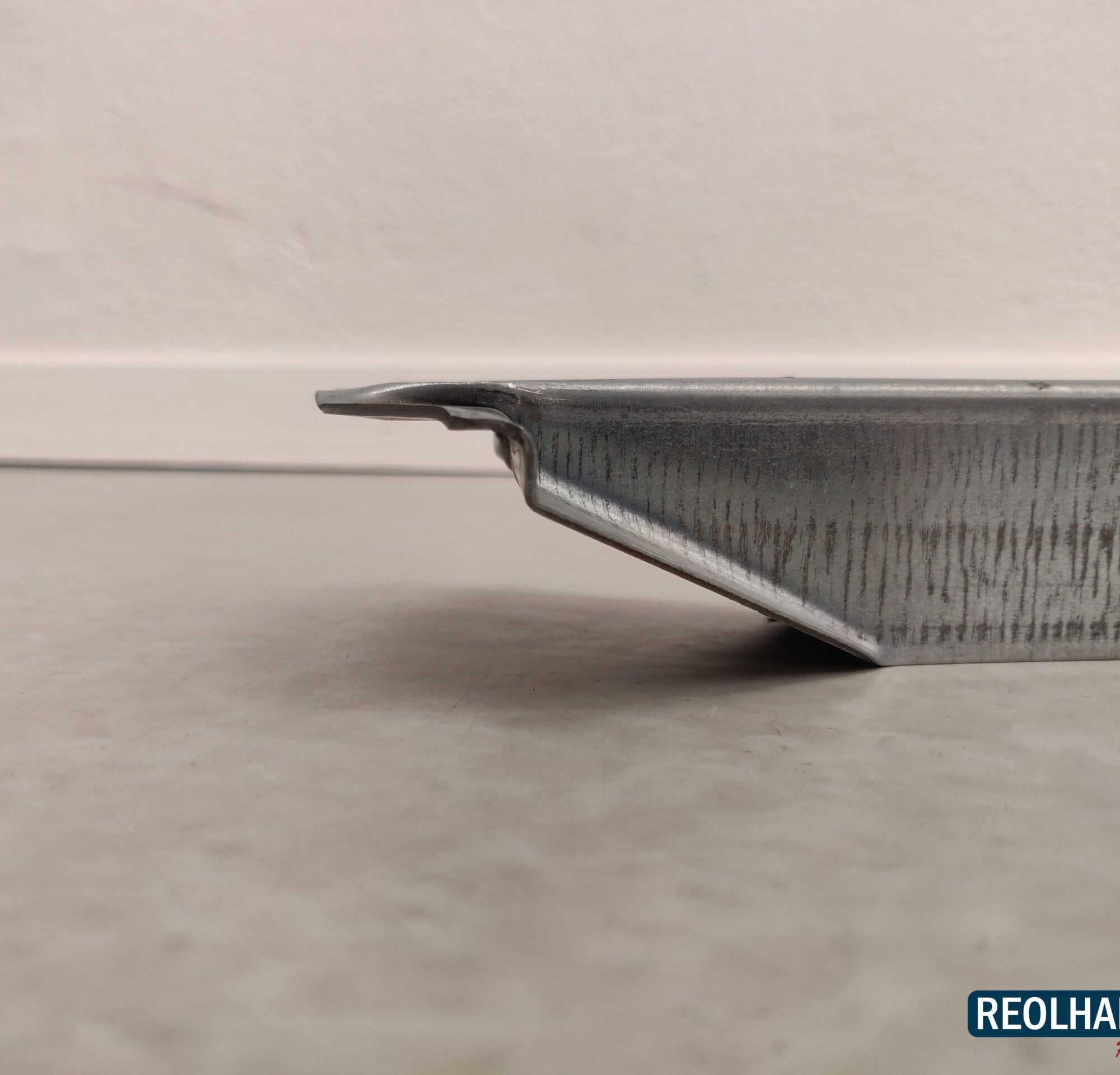 Universal stroe profil