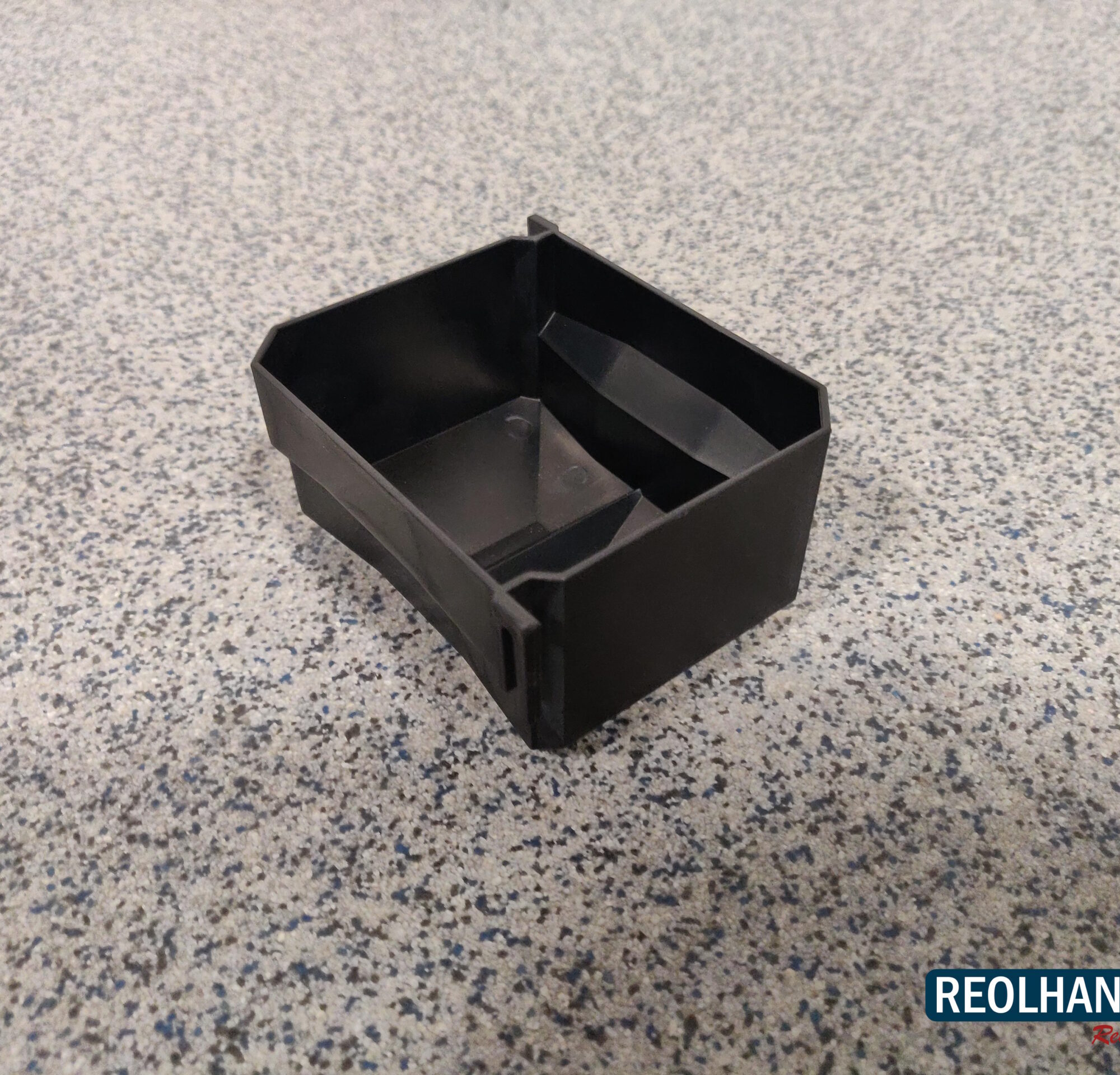 Sort plastkasse 90x75x50mm